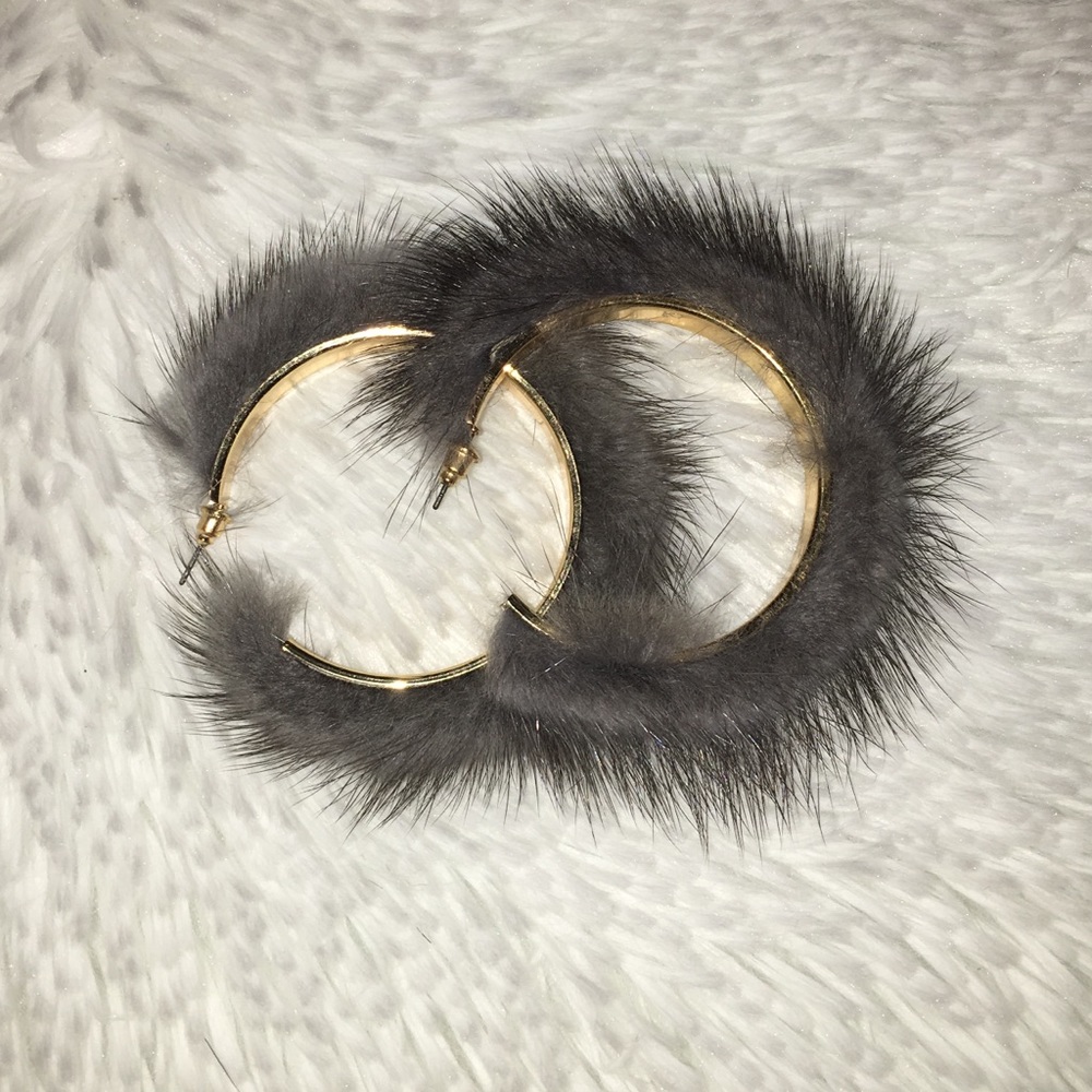 Last Chance! Zara Fur Hoop Earrings gray color - Picture 2 of 8